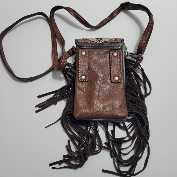 Nocona Brown Fringe Crossbody Bag With Adjustable Straps - Picture 4 of 10